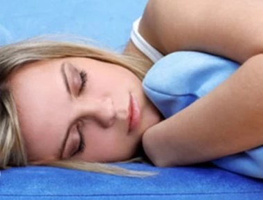 Δείτε τι προσπαθεί να σας πει το σώμα σας ανάλογα με την ώρα που ξυπνάτε το βράδυ